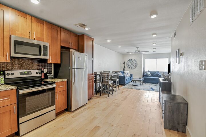909 Reinli Street 213  Austin TX 78751 photo