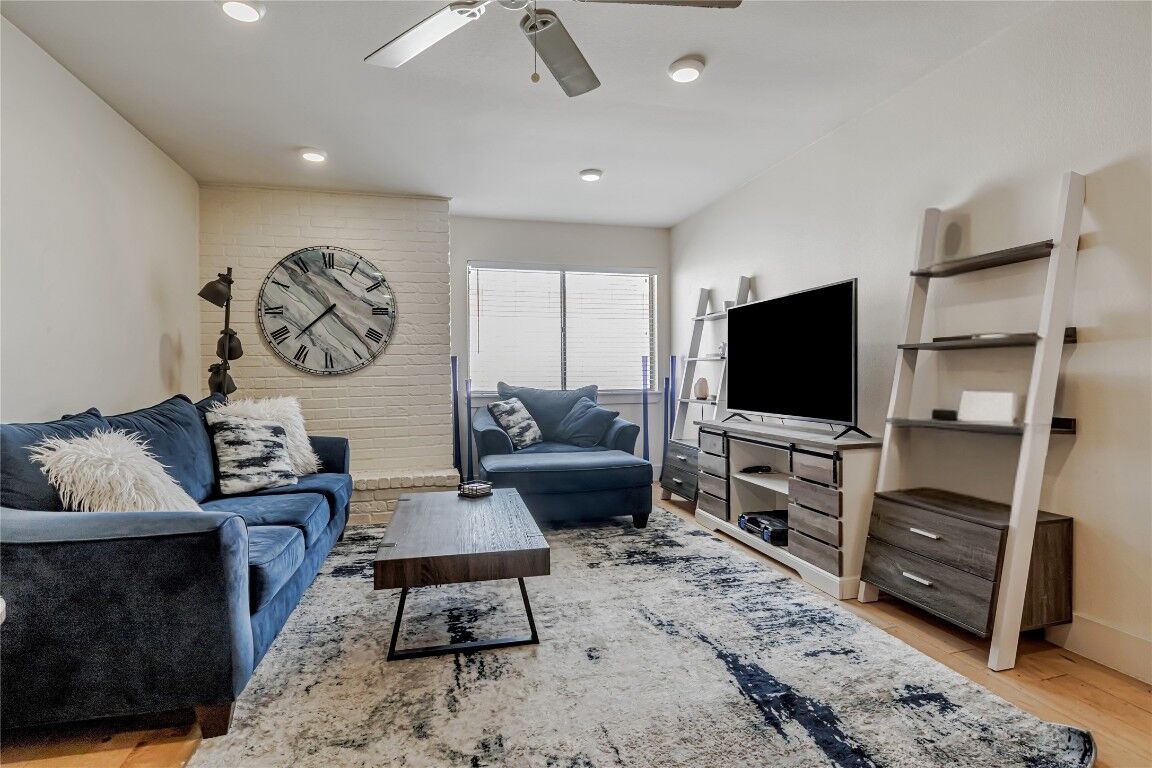 Property Photo: 909 Reinli Street 213 TX 78751