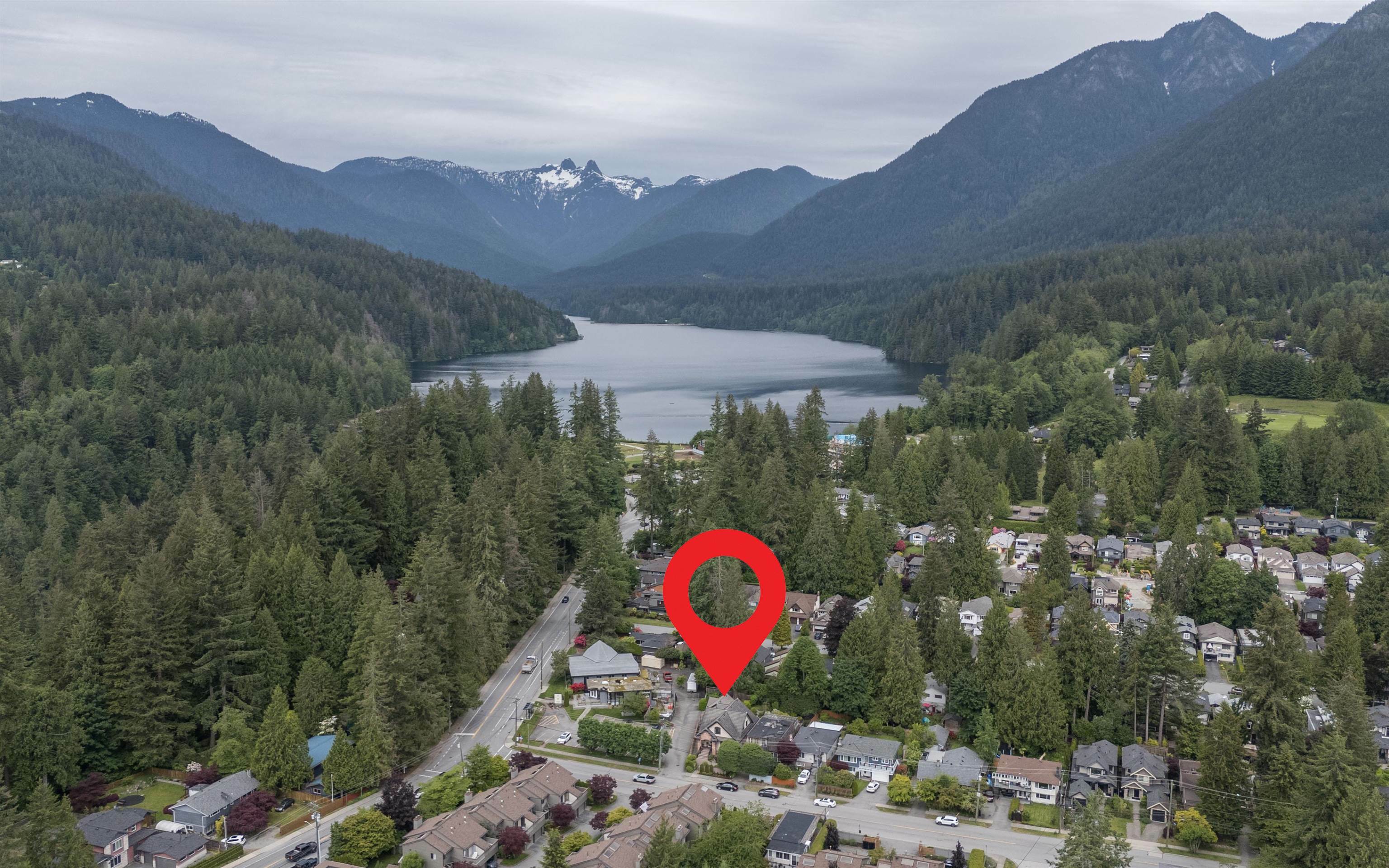 Photo de la propriété: 1134 Montroyal Boulevard BC V7R 2H7