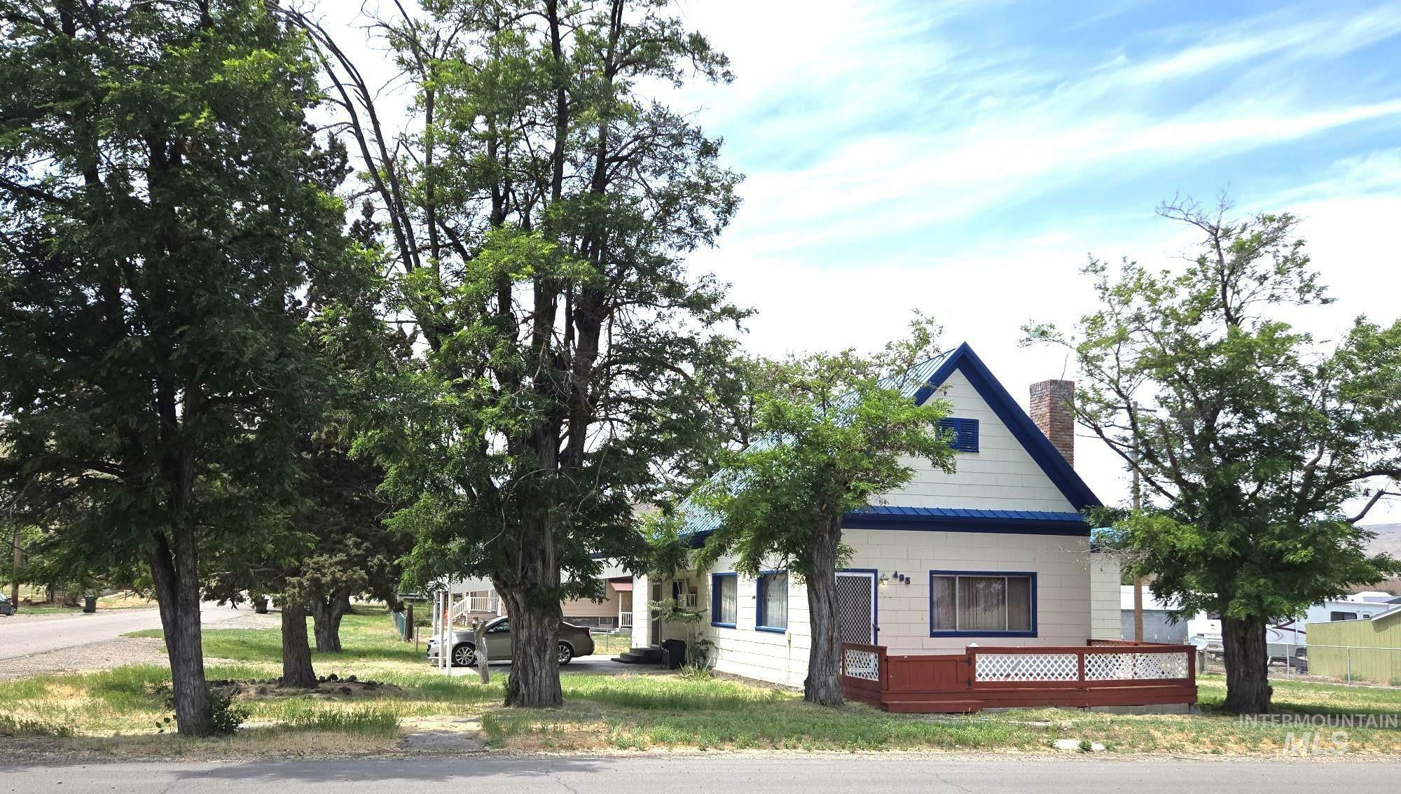 Property Photo: 495 1st St East OR 97907