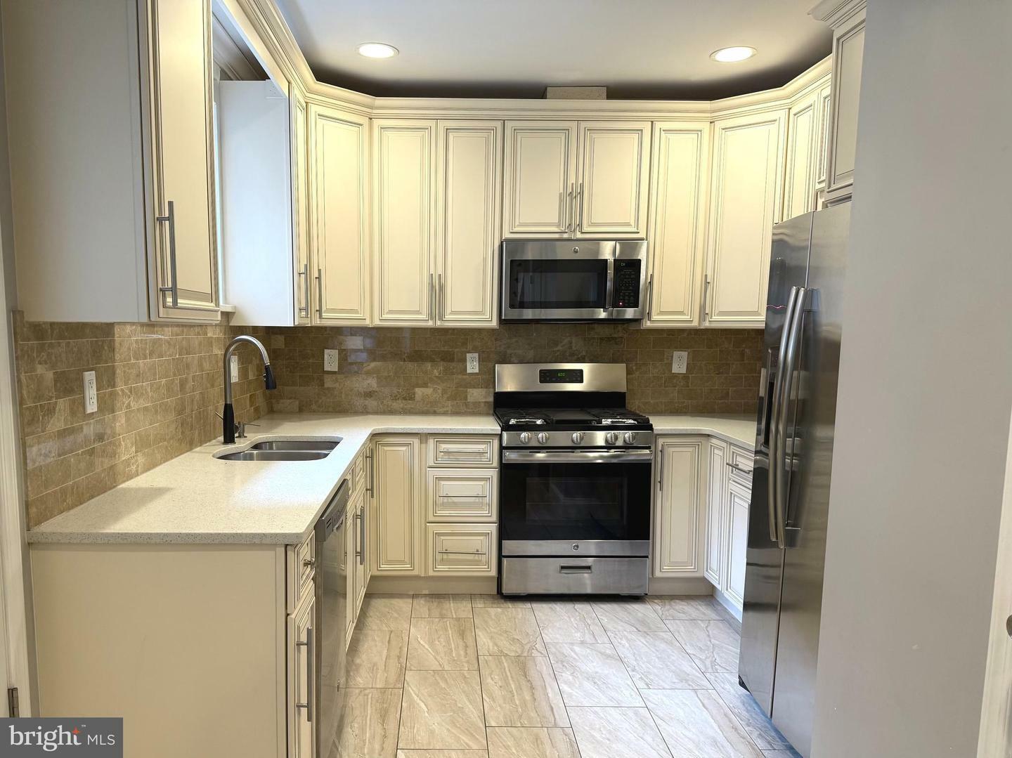 Property Photo: 1344 E Passyunk Avenue PA 19147