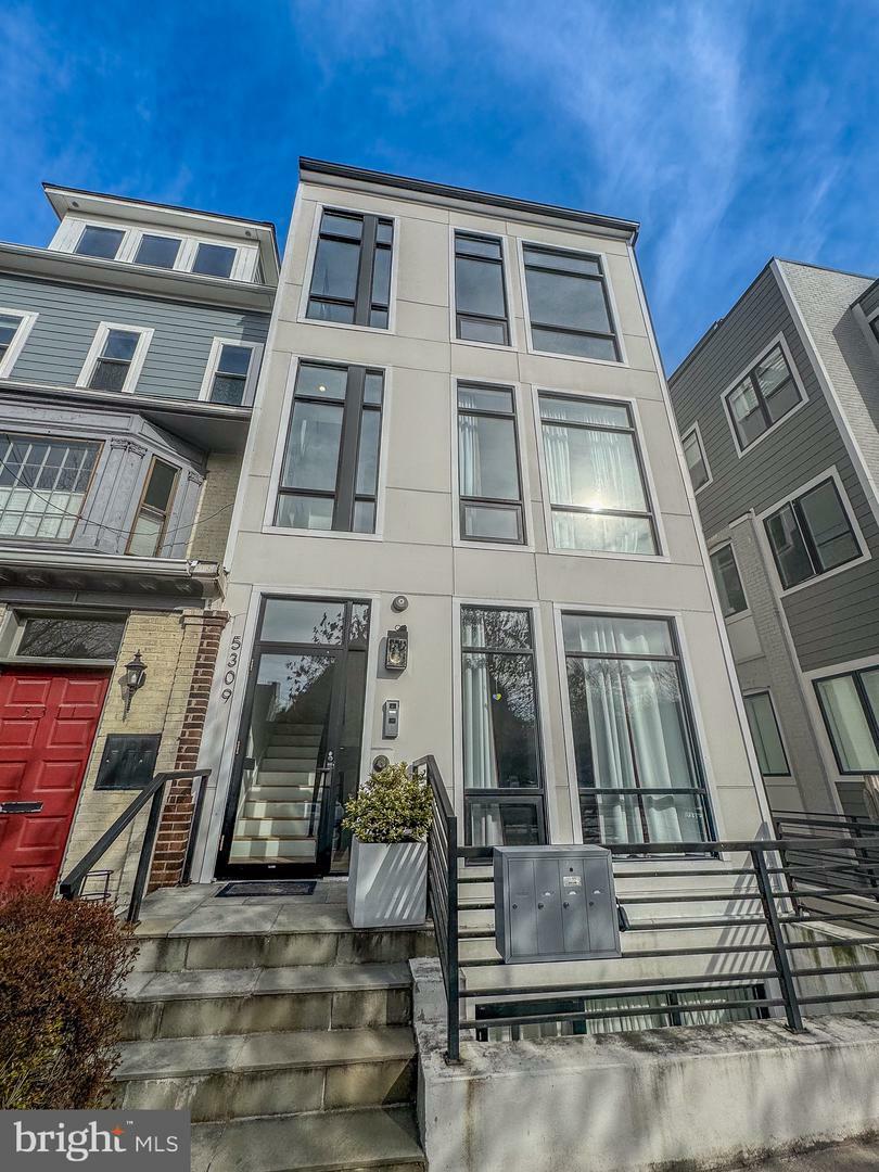 Property Photo: 5309 Connecticut Avenue NW 2 DC 20015