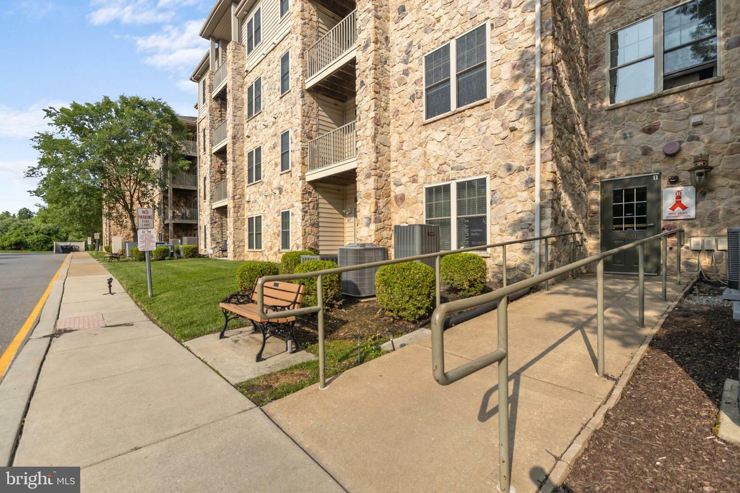 Property Photo: 3000 Fountainview Circle Unit 3107 DE 19713