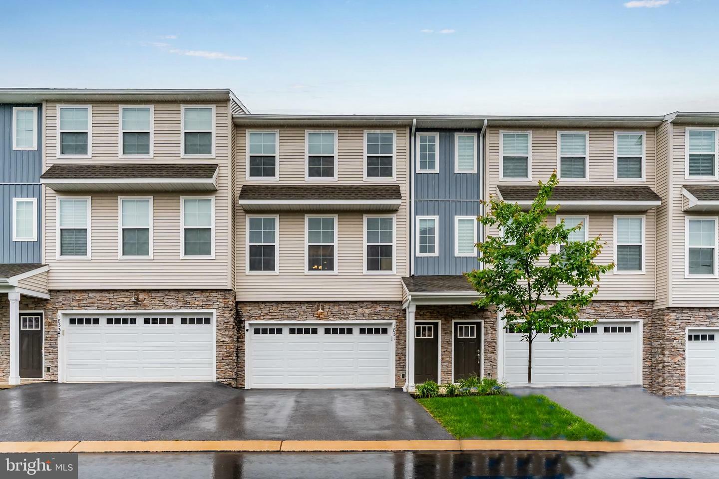 1831 Shady Lane  Mechanicsburg PA 17055 photo