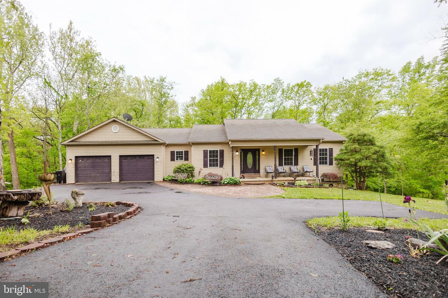 Property Photo: 333 White Oaks Drive WV 25401