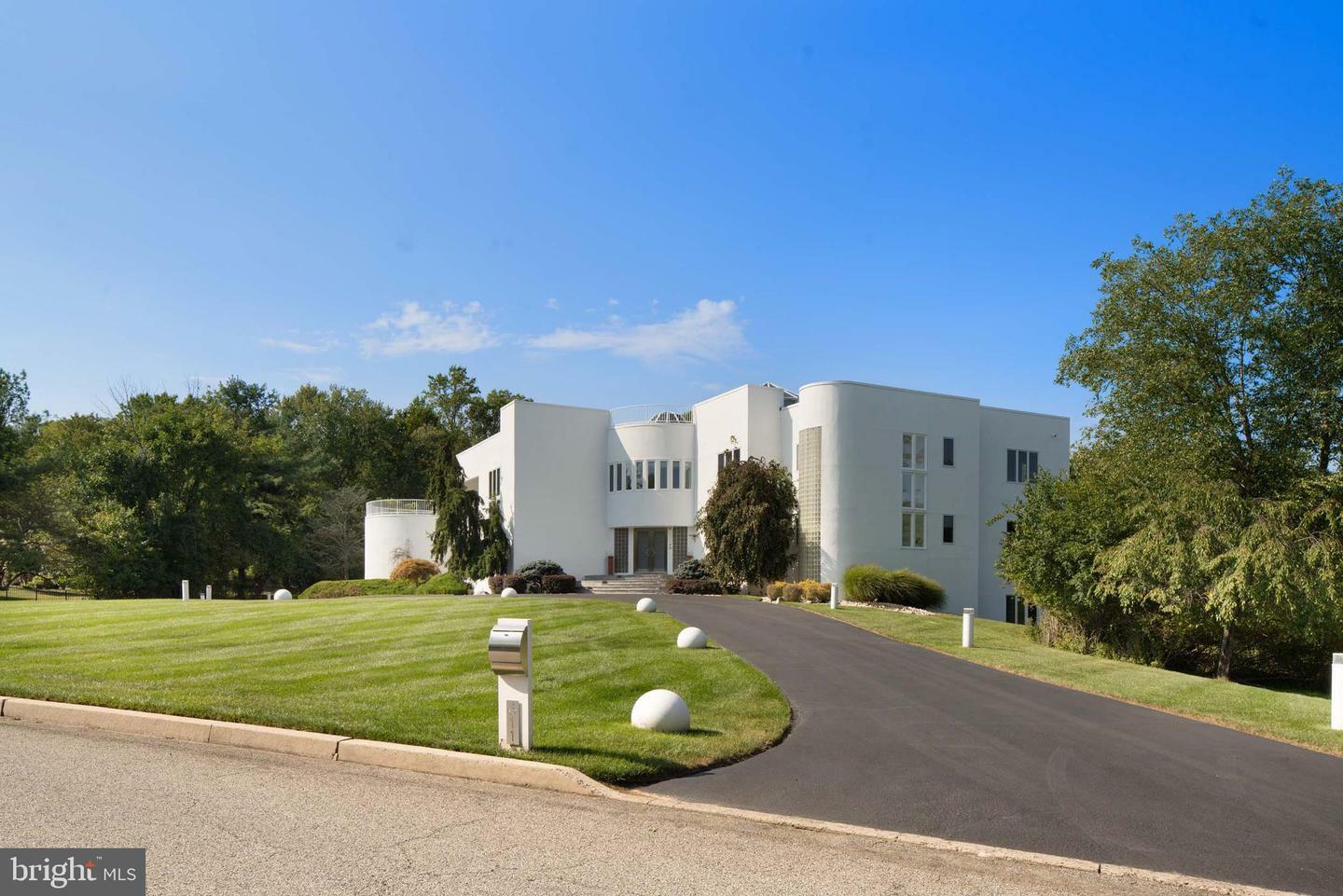 Property Photo: 611 Creek Lane PA 19031