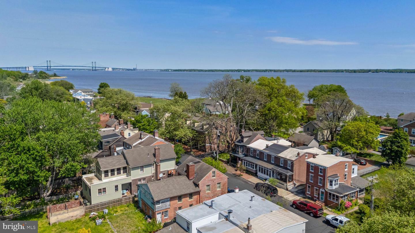 Property Photo:  113 E Second Street  DE 19720 