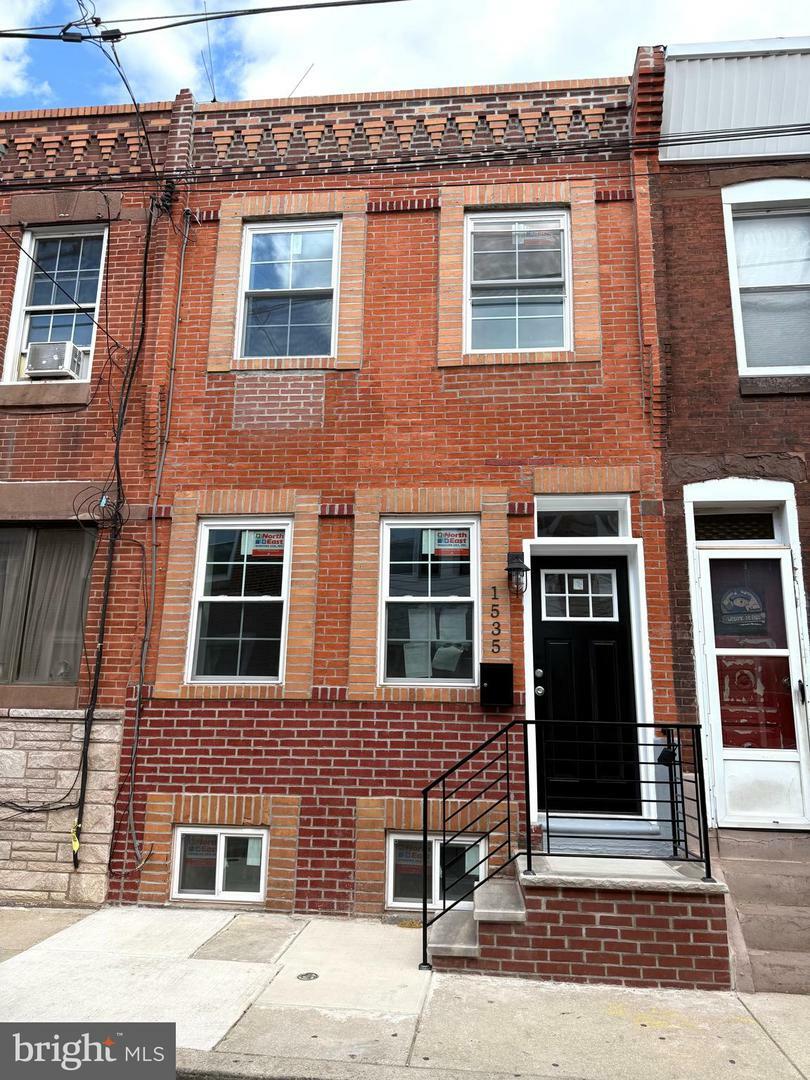 Property Photo: 1535 S Mole Street PA 19146