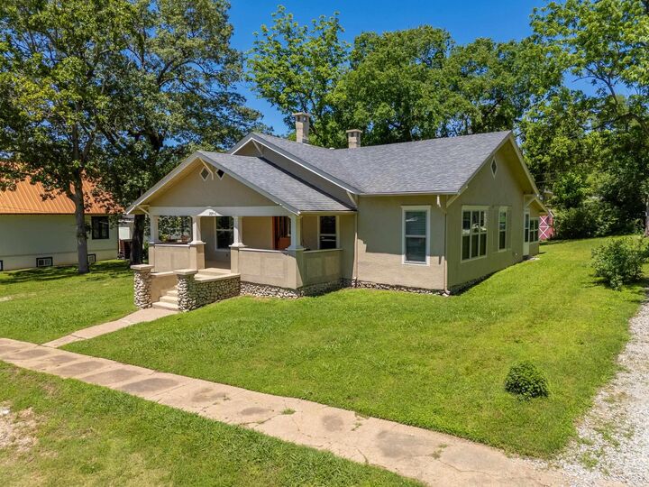 Property Photo:  207 Combs Avenue  AR 72626 