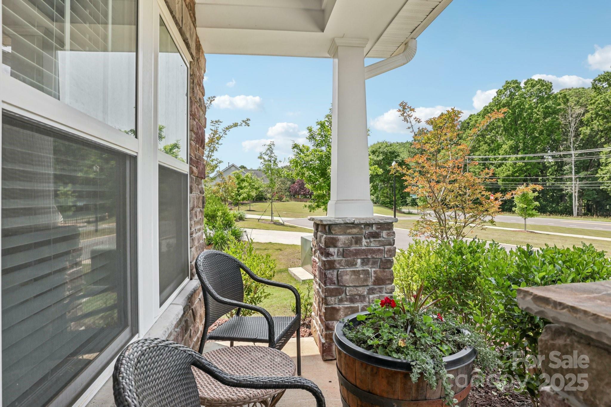 Property Photo: 15023 Longmoore Drive NC 28278