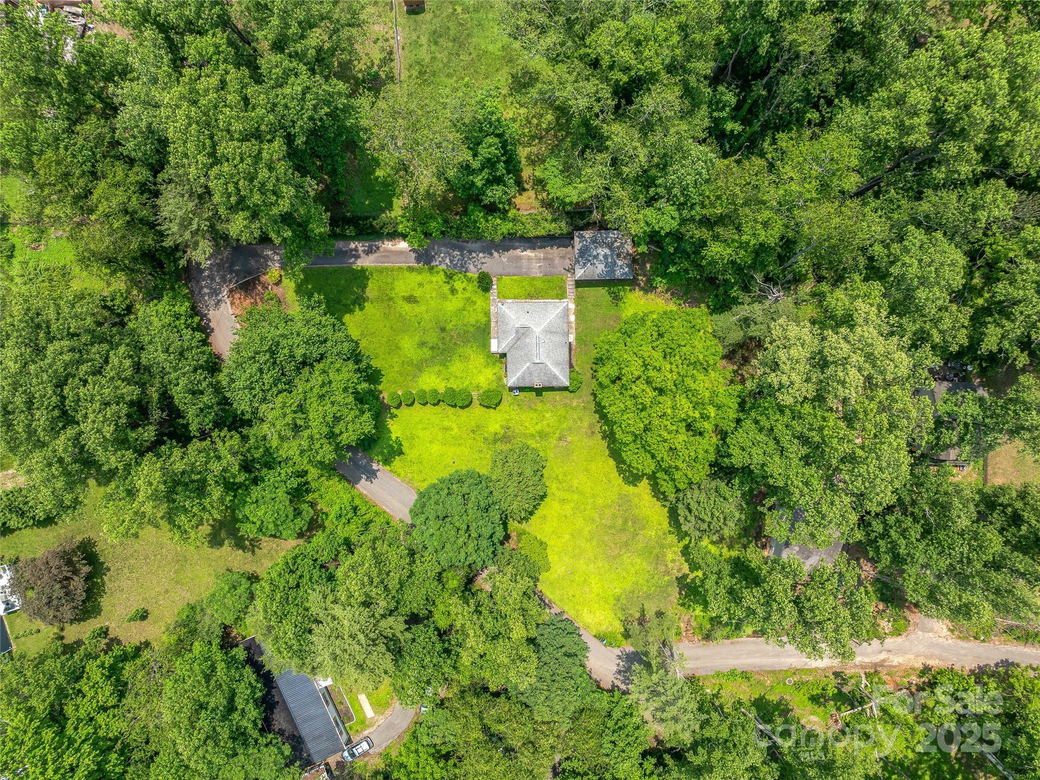 Property Photo: 90 W Skyland Circle 3 NC 28804