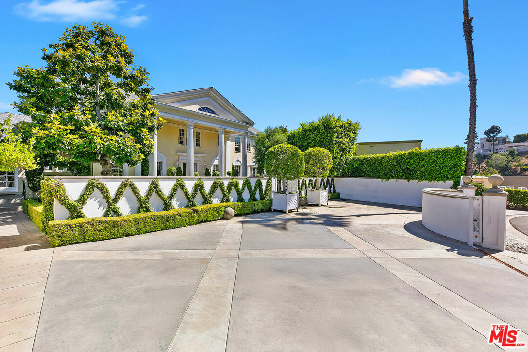 Property Photo:  1350 Belfast Dr  CA 90069 