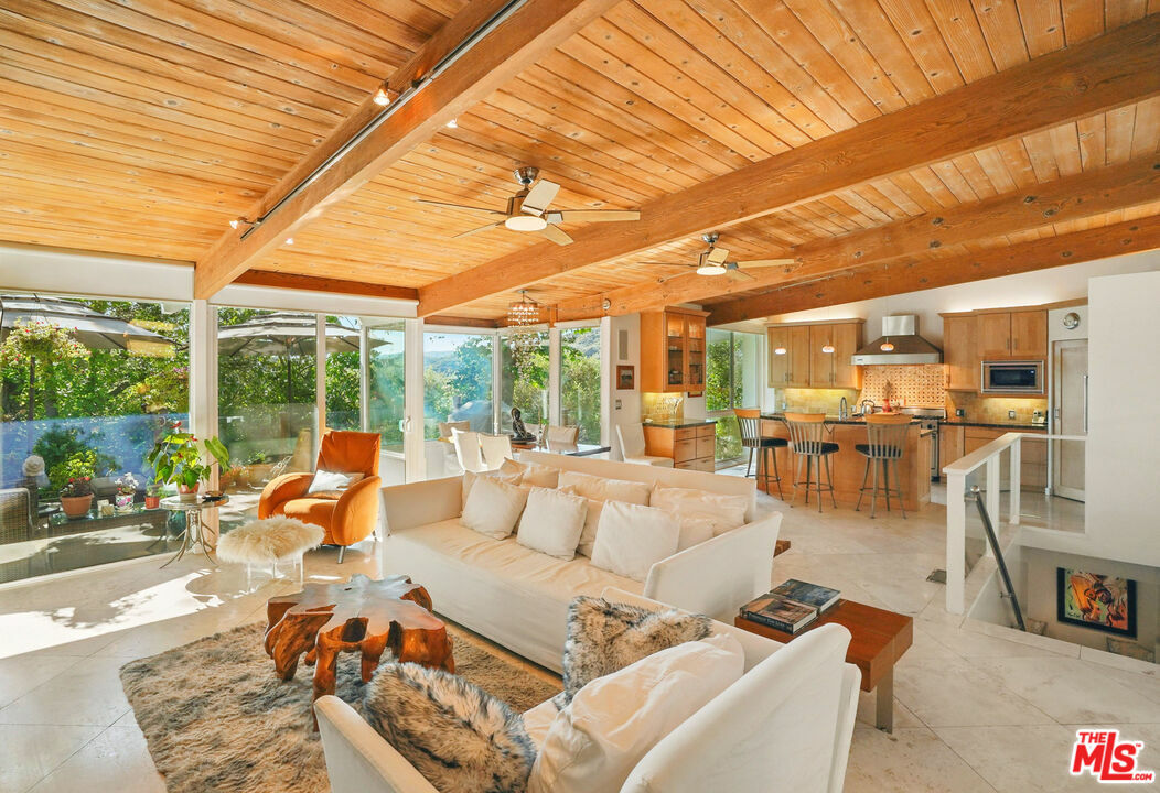 Property Photo: 679 Wonder View Dr CA 91302