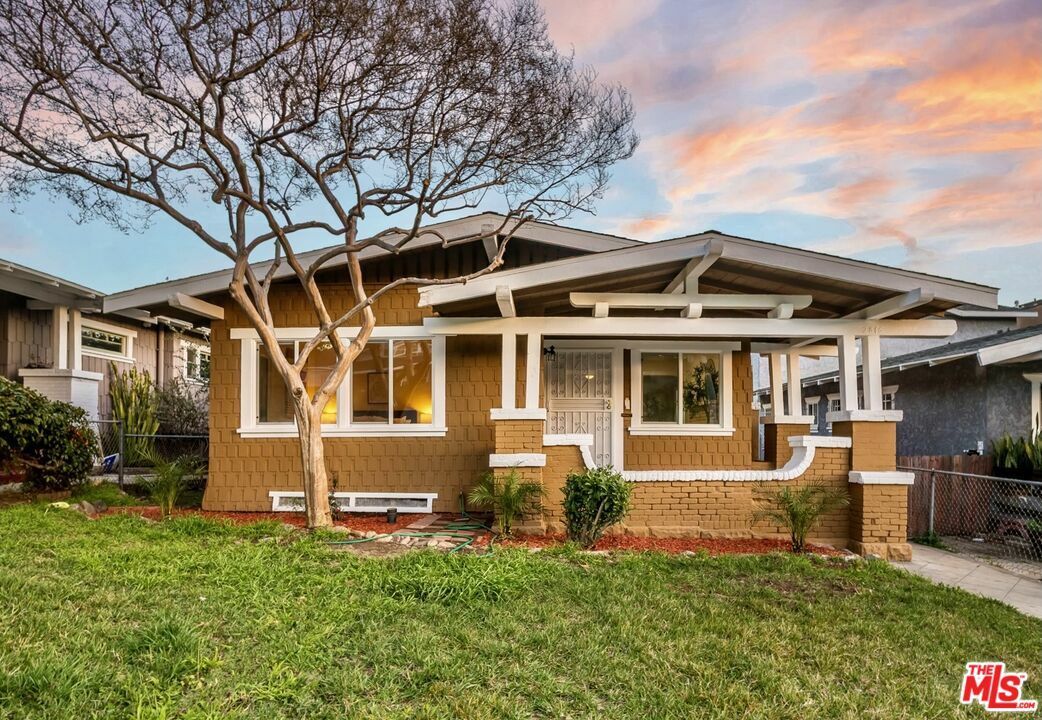 Property Photo: 2814 Idell St CA 90065