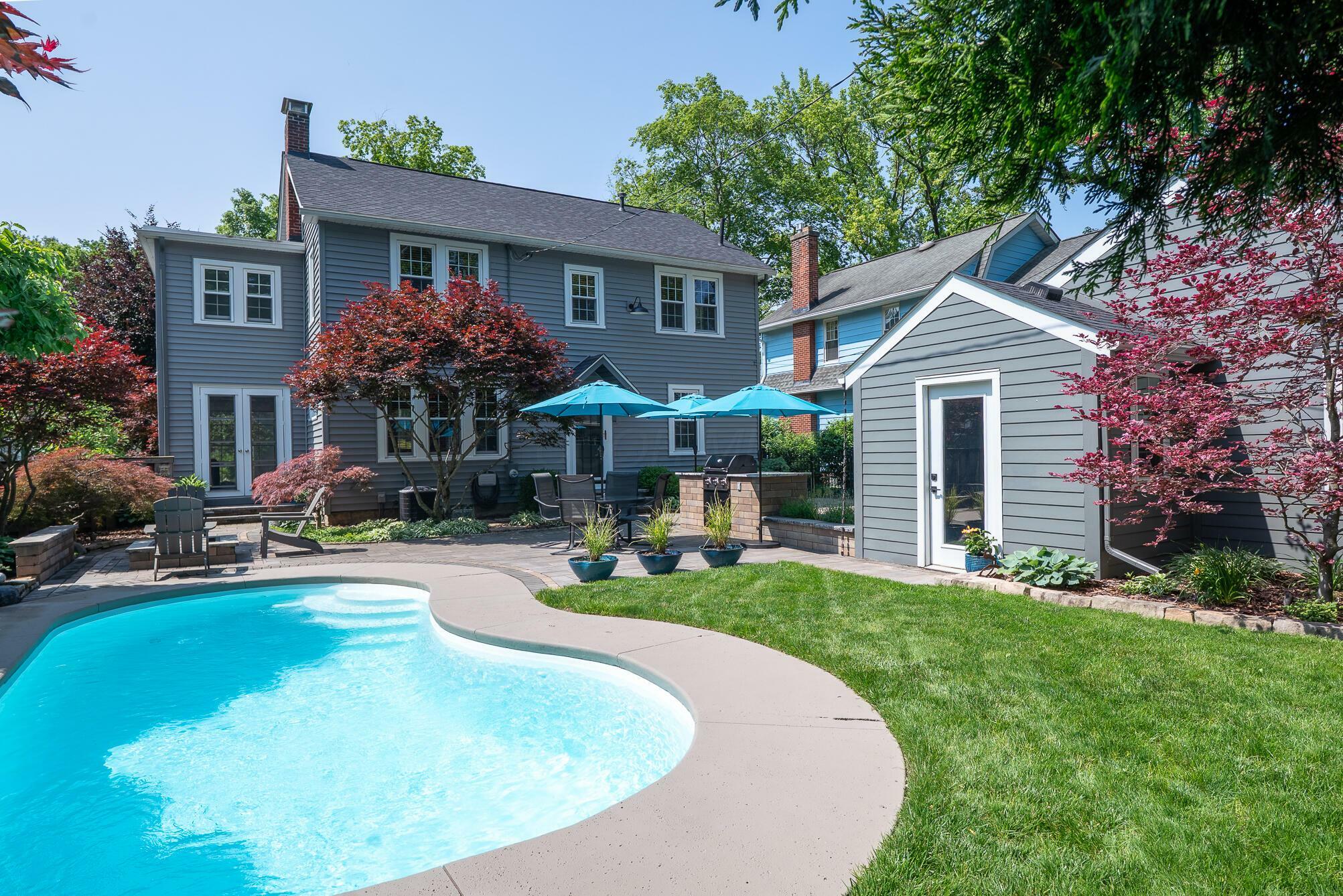 Property Photo: 418 Clinton Heights Avenue OH 43202