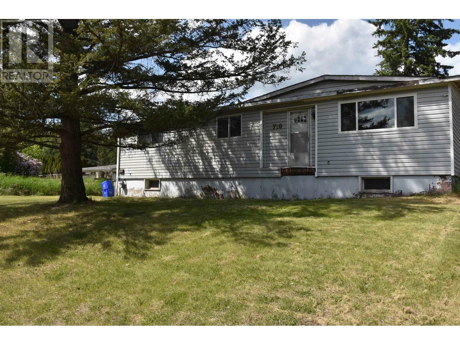Property Photo: 710 Beaubien Street BC V2J 1S5