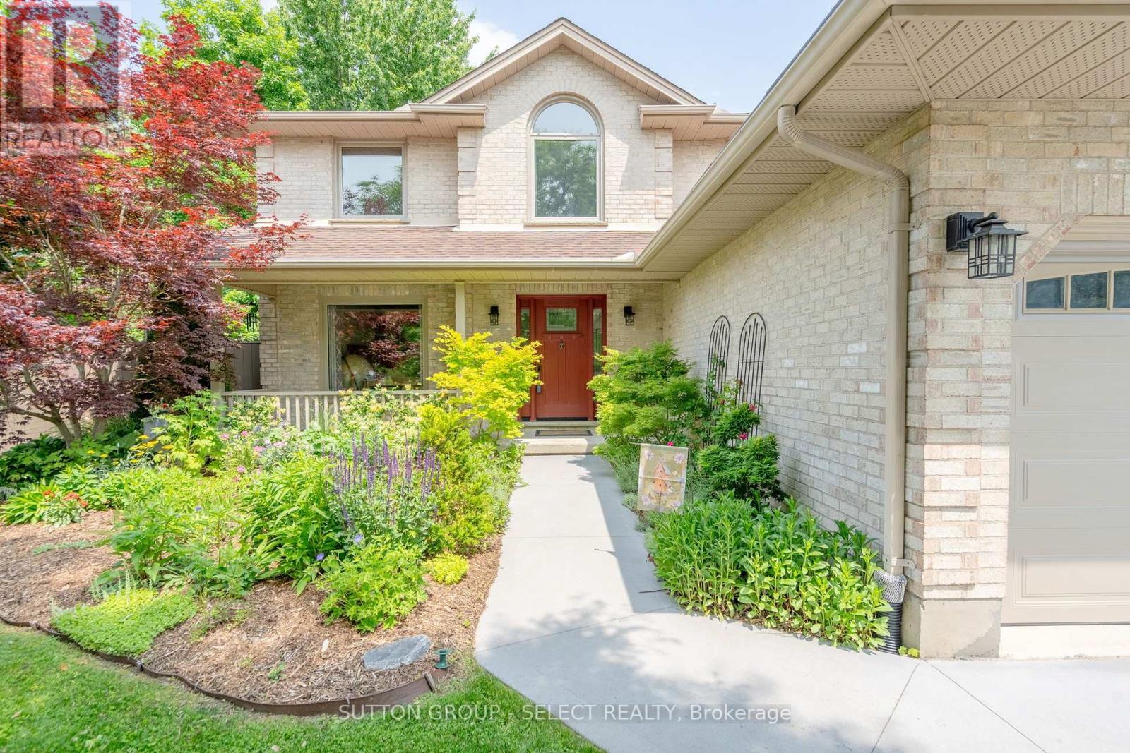 Property Photo:  122 Moraine Court  ON N6G 4Z2 