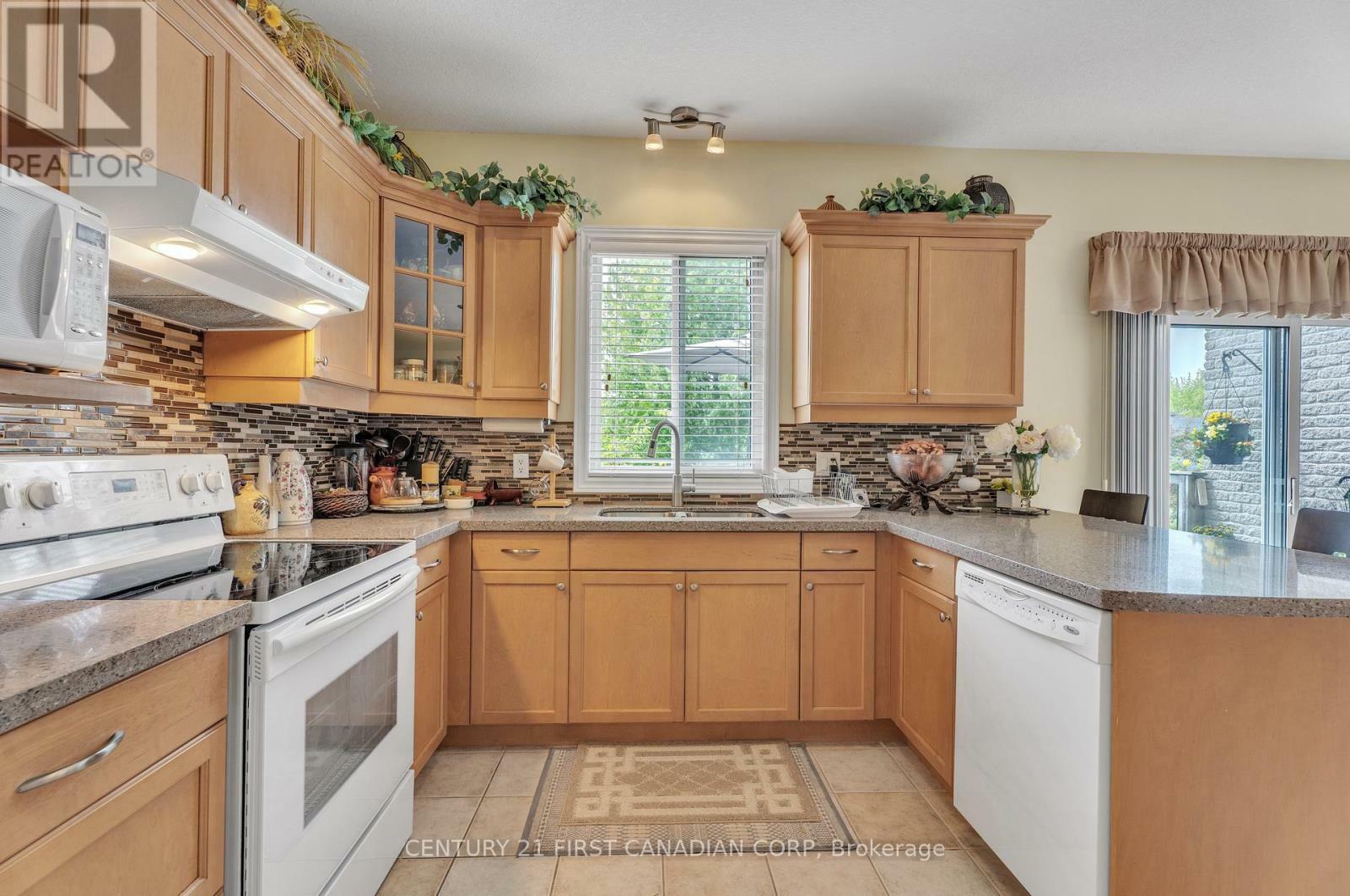 Property Photo: 941 Barclay Road ON N6K 4V4
