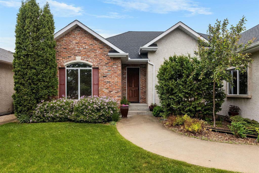 Property Photo: 134 Granite Park Boulevard MB R5G 1Y2