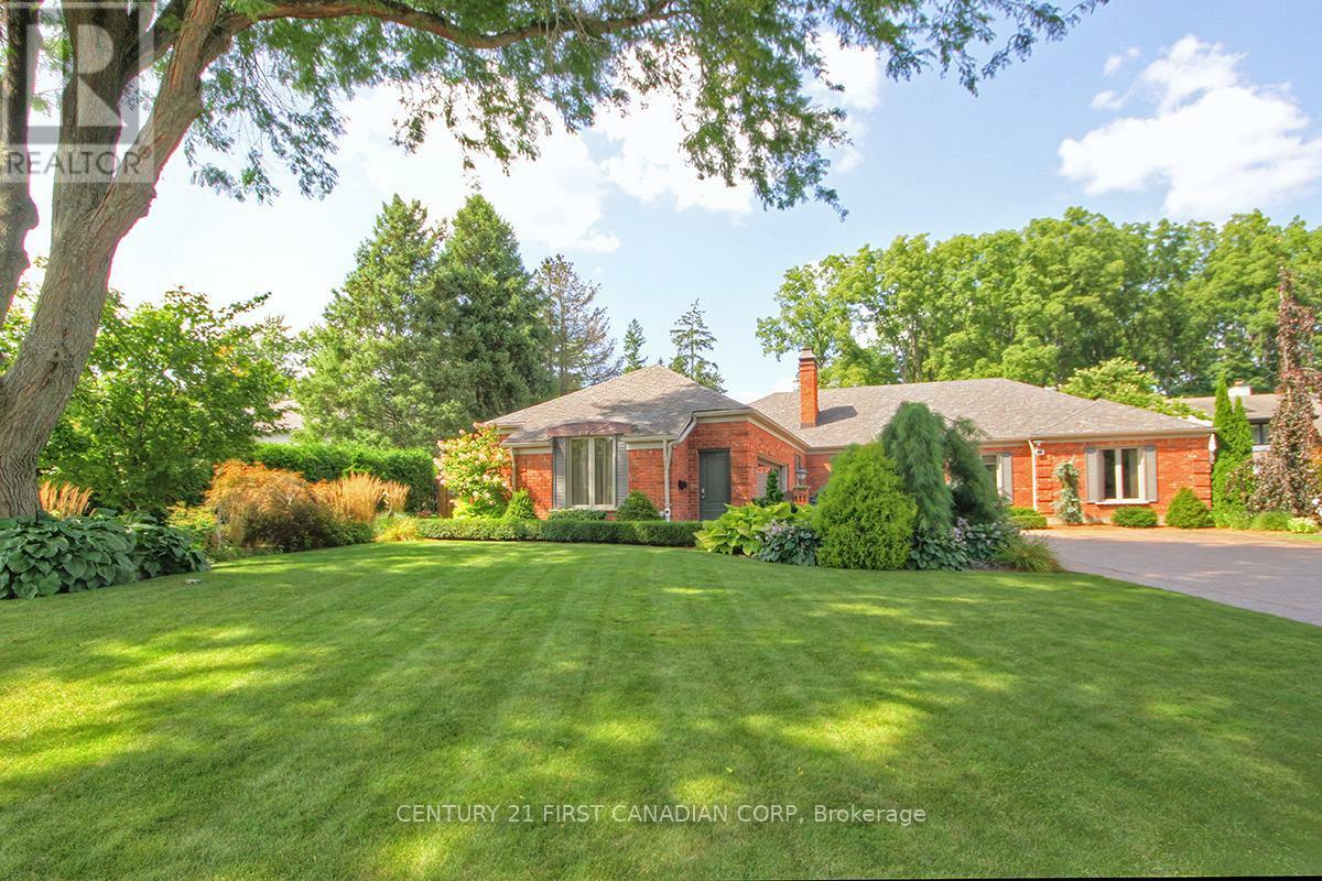 Property Photo: 811 Clearview Crescent ON N6H 4P6