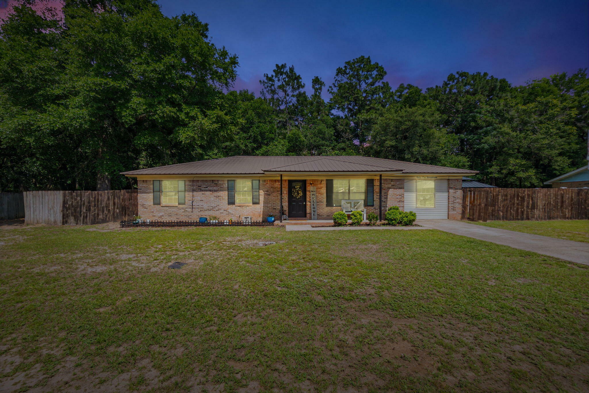 Property Photo: 6517 Kennington Circle FL 32570