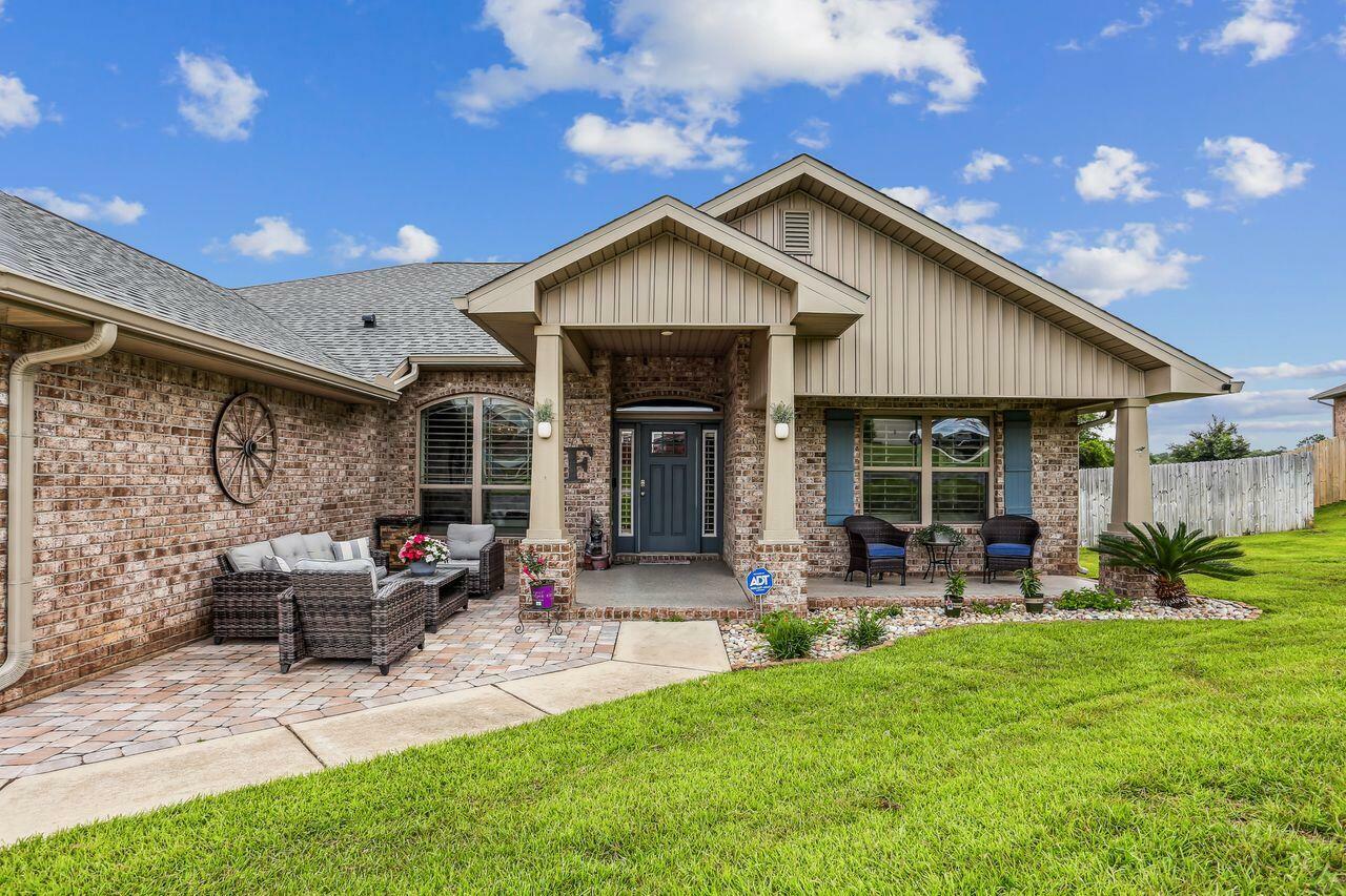Property Photo: 5744 Periwinkle Lane FL 32539