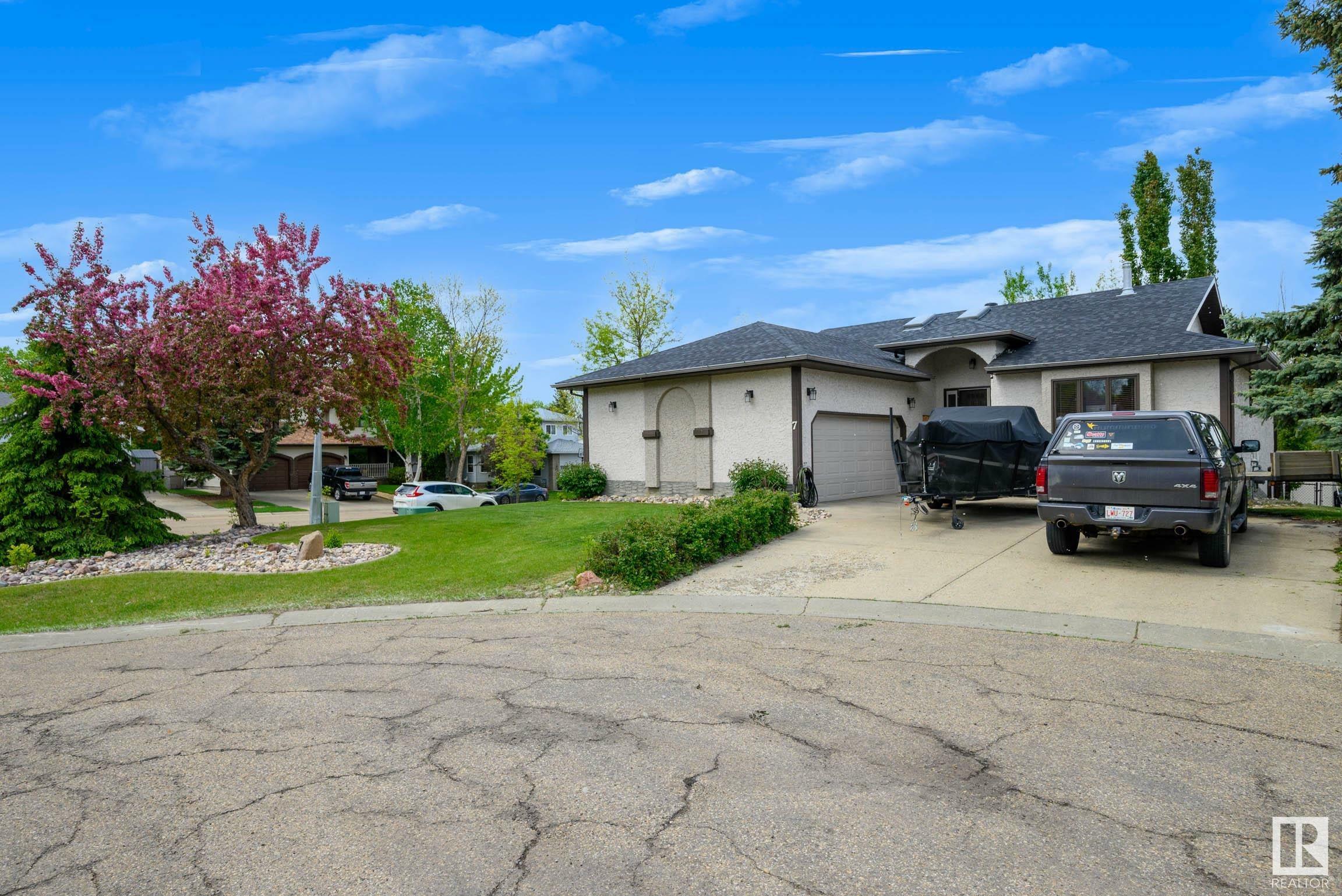 Property Photo: 7 Fieldstone Cove AB T7X 3C1