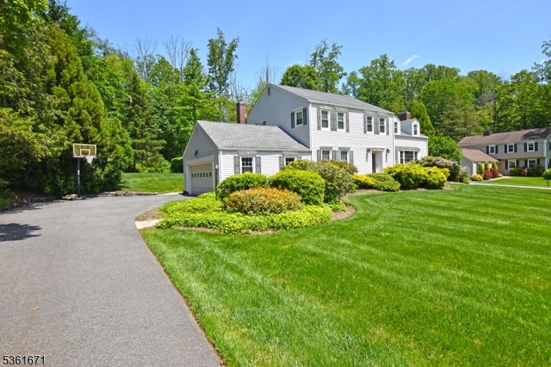 Property Photo:  23 Pepperidge Rd  NJ 07960 