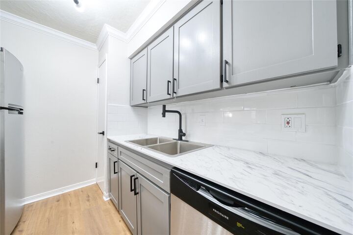 Property Photo: 3224 Timmons Lane 157 TX 77027