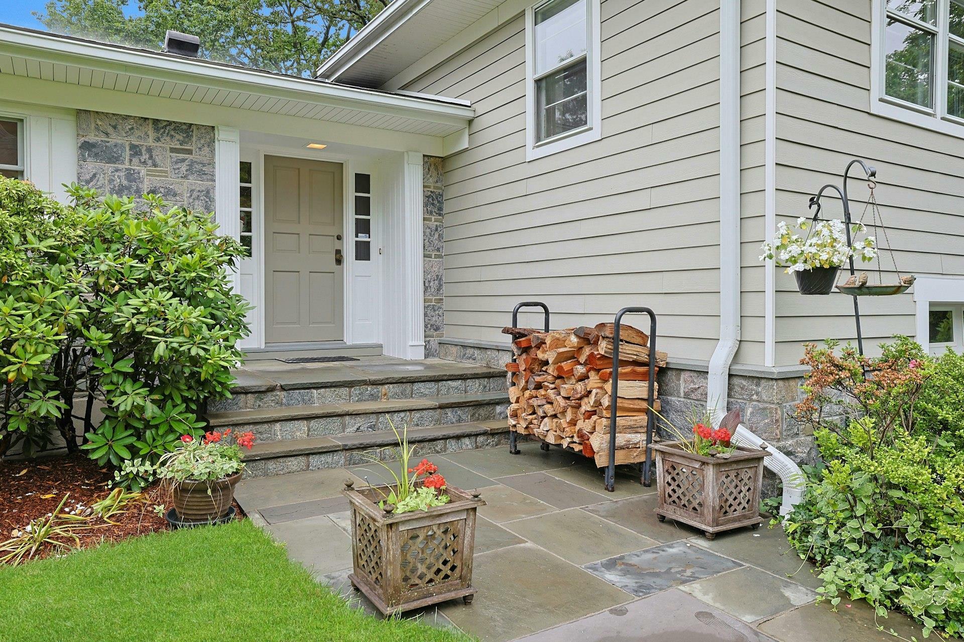 Property Photo: 33 Heritage Hill Road NY 10591