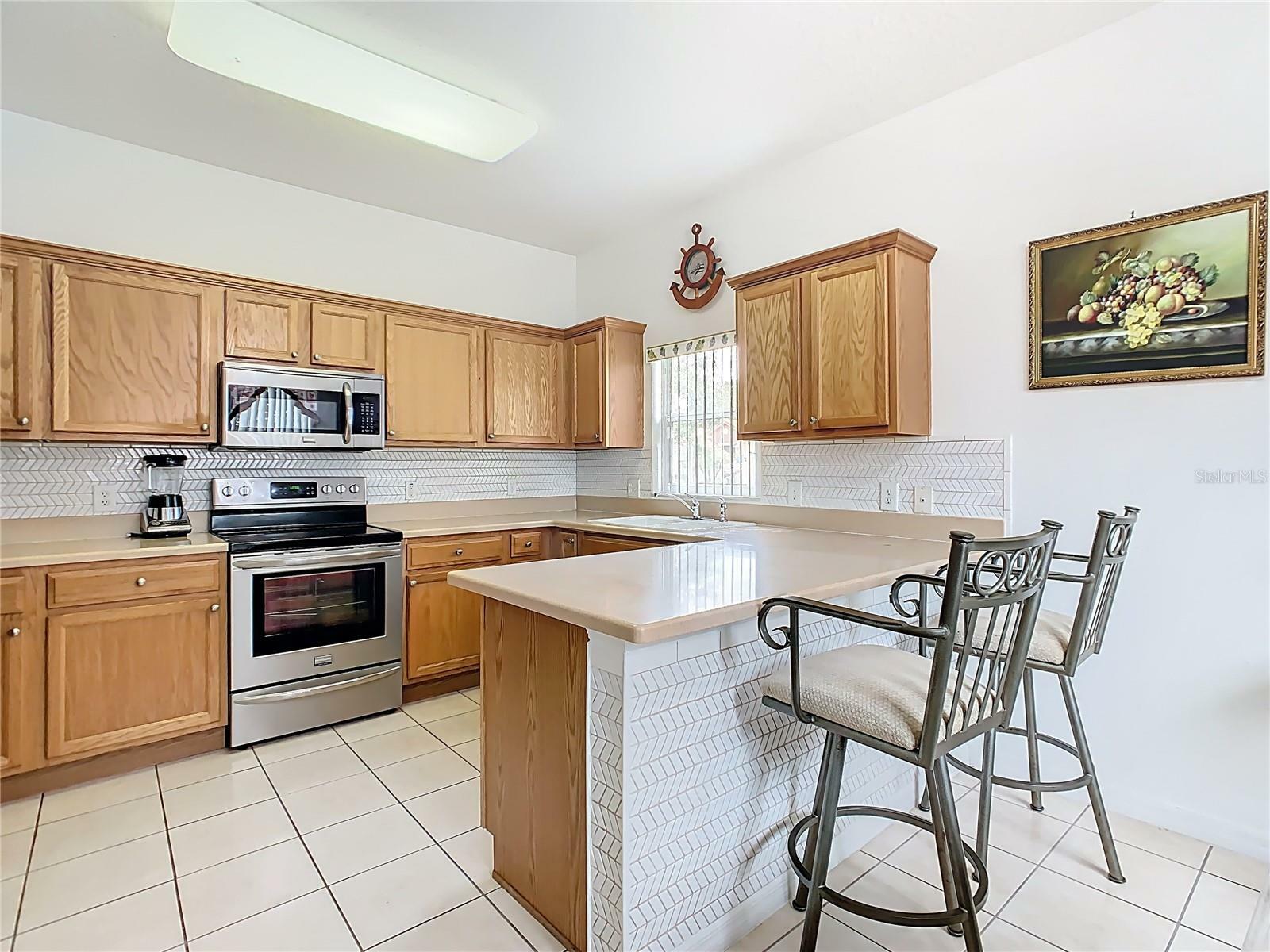 Property Photo: 572 Sienna Dr FL 34759