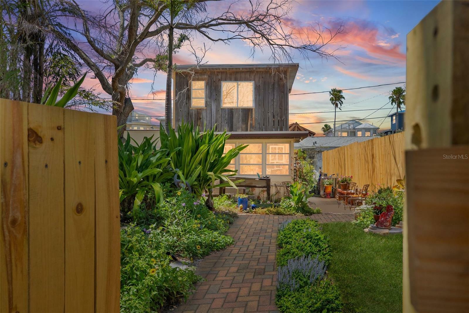 Property Photo: 44 77th Avenue FL 33706