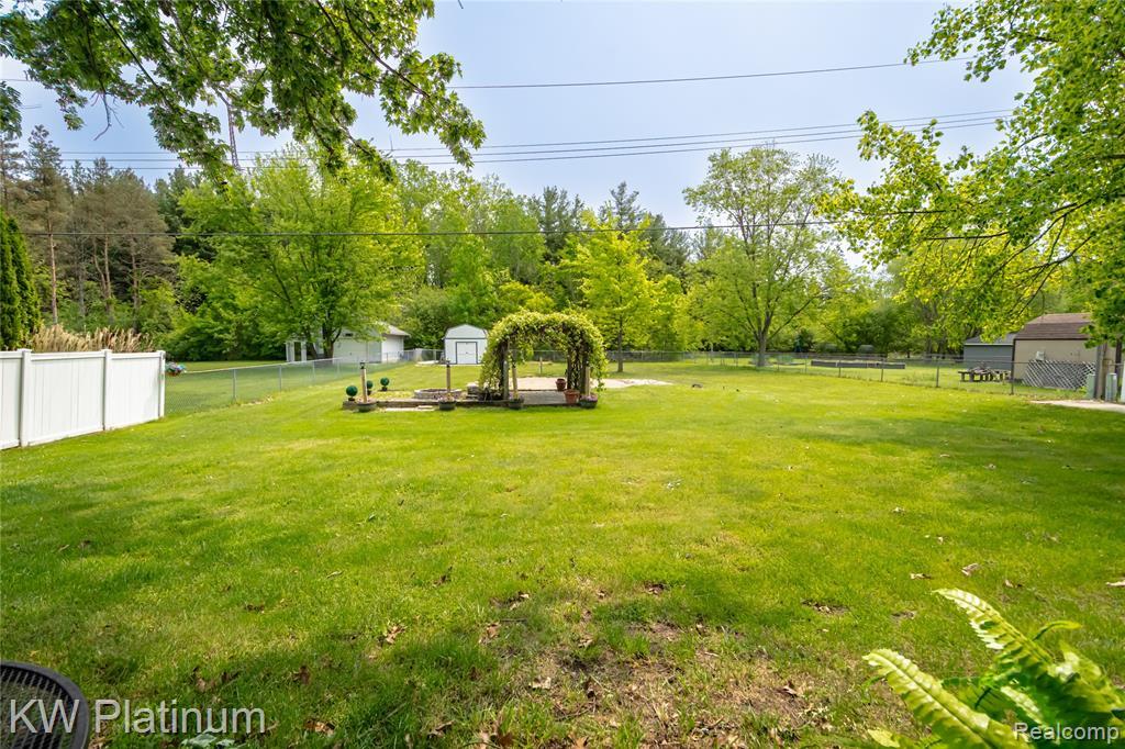 Property Photo: 527 Montana Street MI 48040 1023