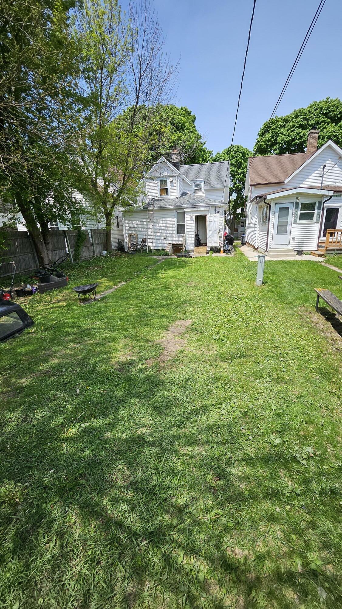 Property Photo:  831 Oakland Ave  WI 53081 