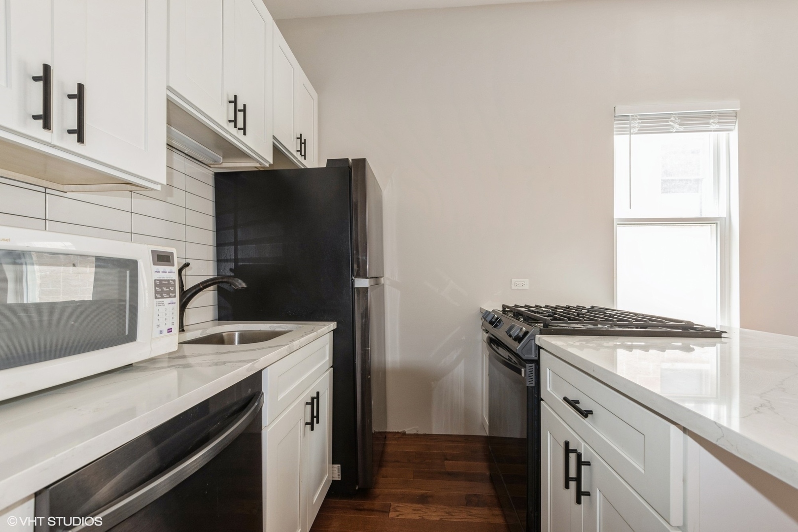 Property Photo:  3505 N Sheffield Avenue 2R  IL 60657 