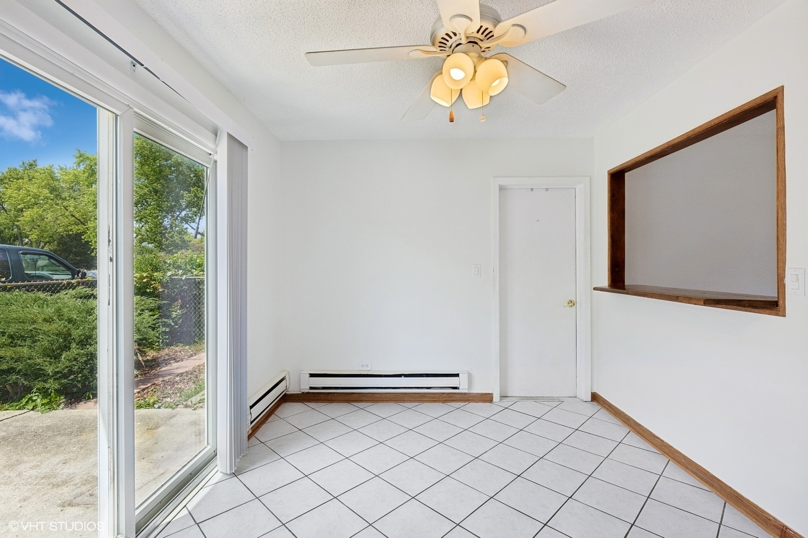 Property Photo:  325 Larkdale Row  IL 60084 