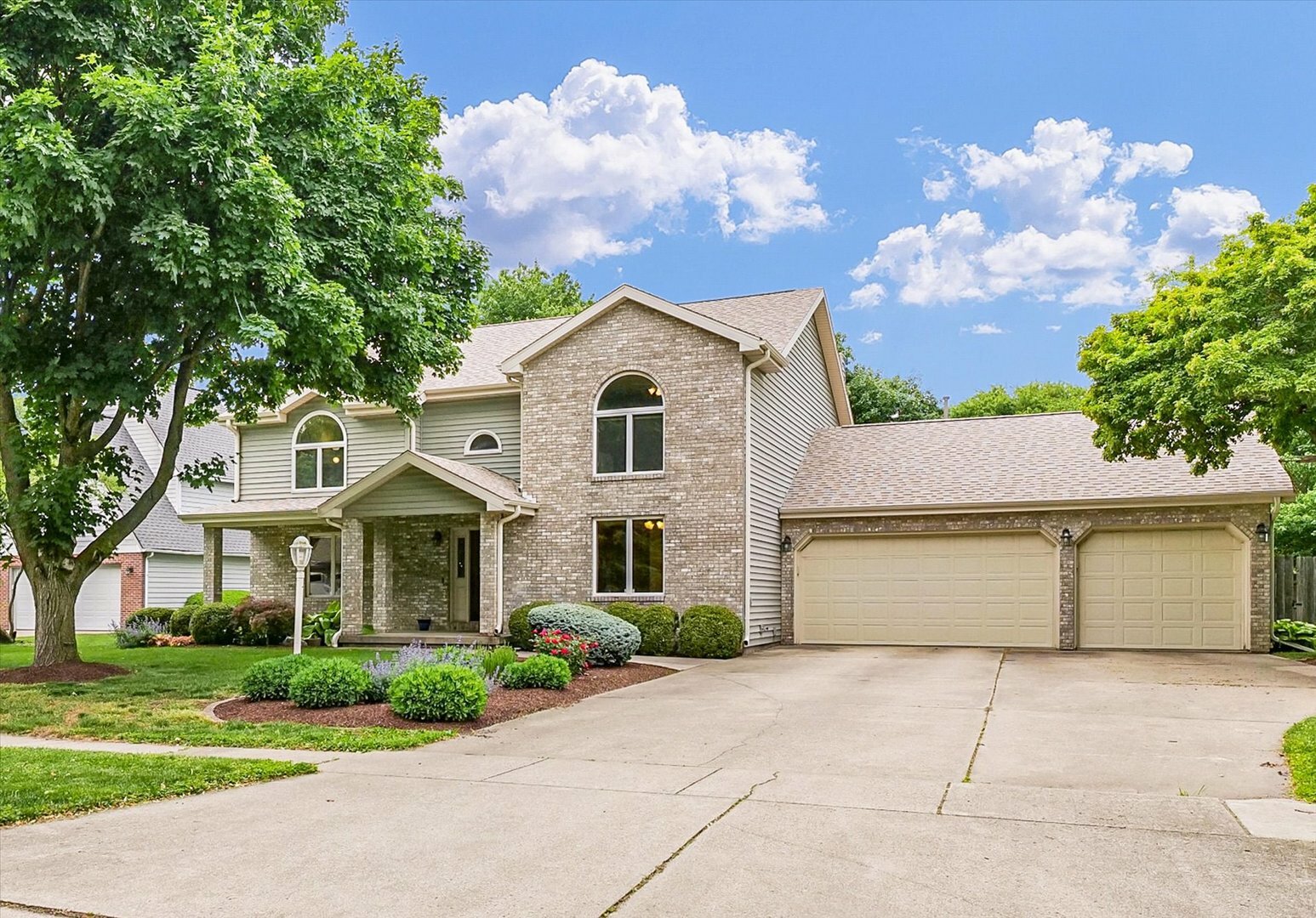 Property Photo: 1206 Wilshire Court IL 61821
