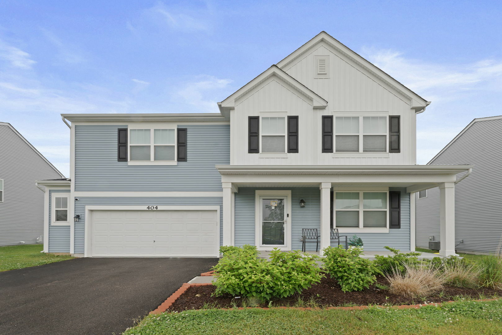 Property Photo:  404 Radcliff Lane  IL 60177 