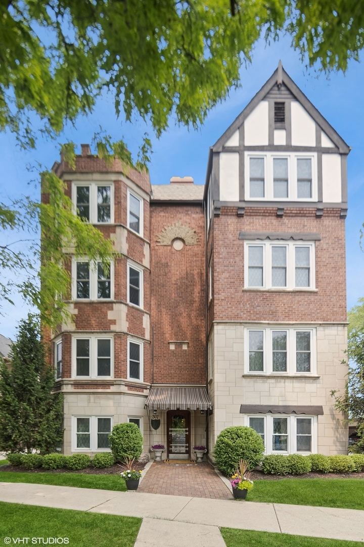 Property Photo: 307 W Harris Avenue 3A IL 60525