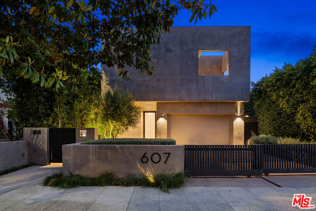 Property Photo:  607 N Alta Vista Boulevard  CA 90036 
