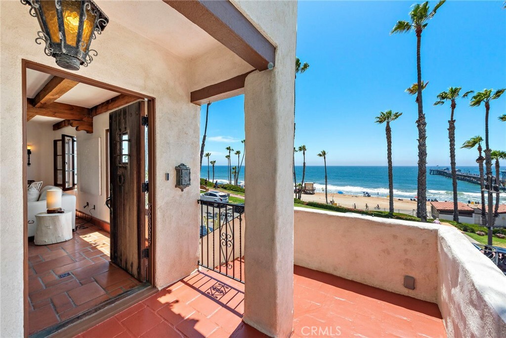 Property Photo: 606 Avenida Victoria CA 92672