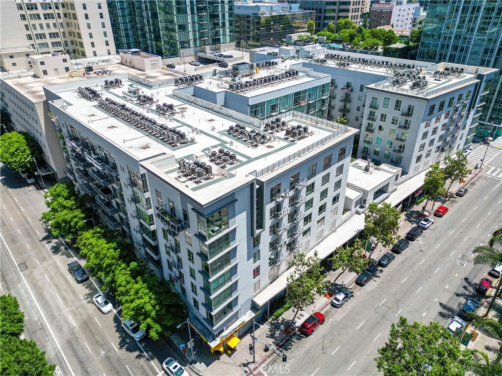 Property Photo:  645 W 9th Street 703  CA 90015 