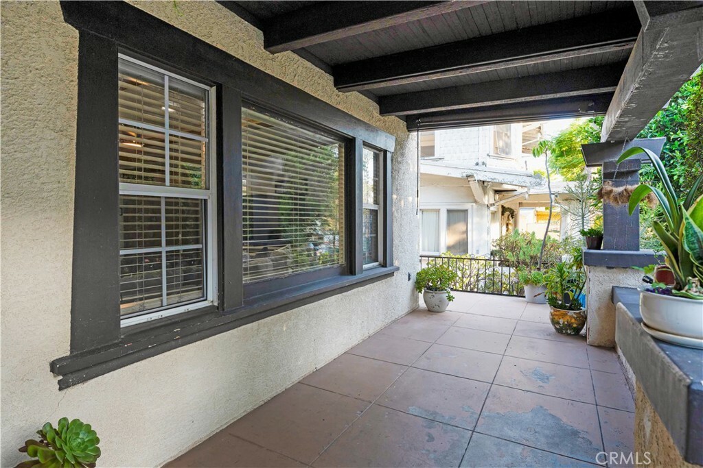 Property Photo:  1914 S West View Street  CA 90016 