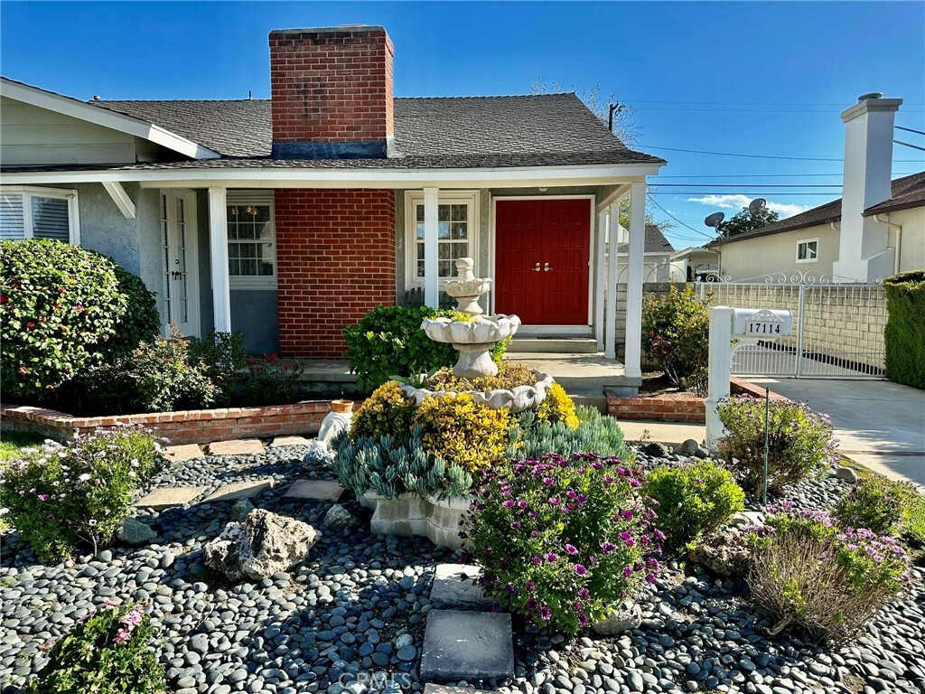 Property Photo: 17114 Vose Street CA 91406
