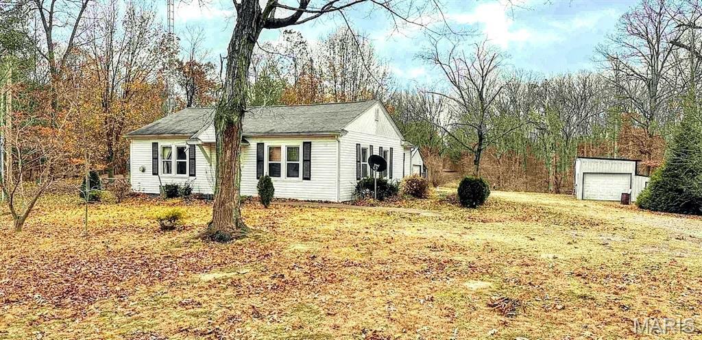 Property Photo: 2562 State Route 161 IL 62801