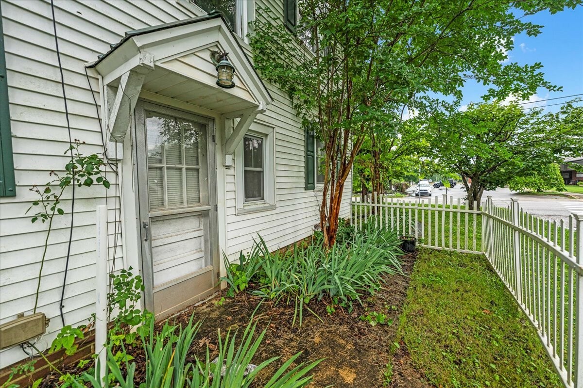 Property Photo: 412 Cumberland St E TN 37318
