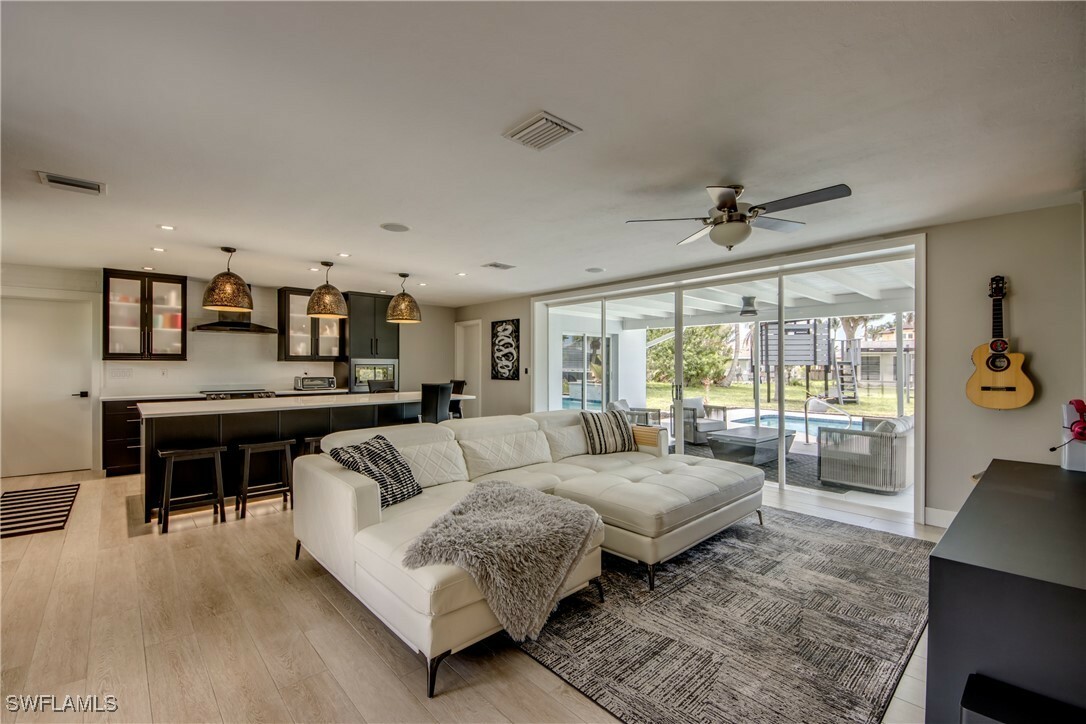 Property Photo:  922 Dolphin Drive  FL 33904 