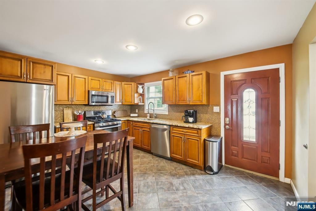 Property Photo:  160 Howard Avenue  NJ 07662 
