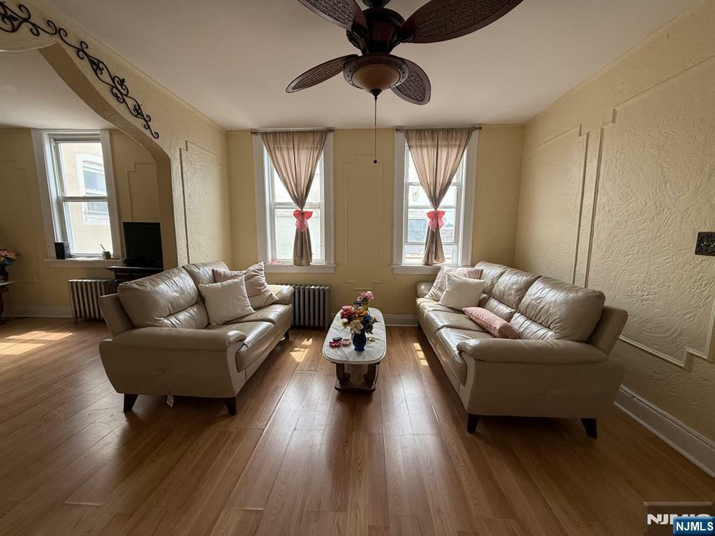 Property Photo:  208 Farnham Avenue 2R  NJ 07644 