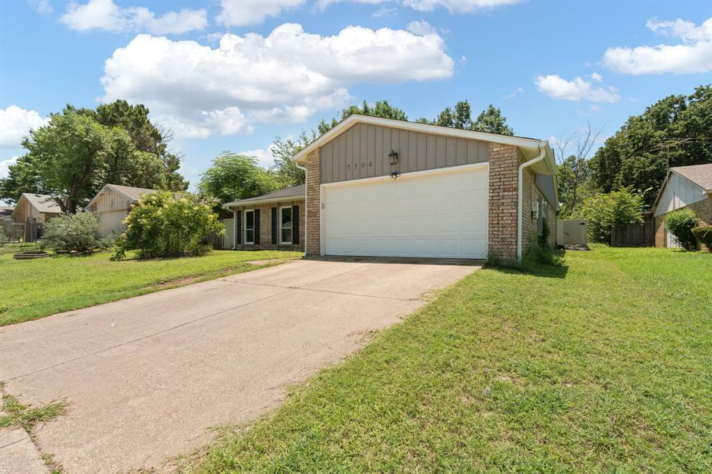 Property Photo: 7504 Kingsmill Terrace TX 76112